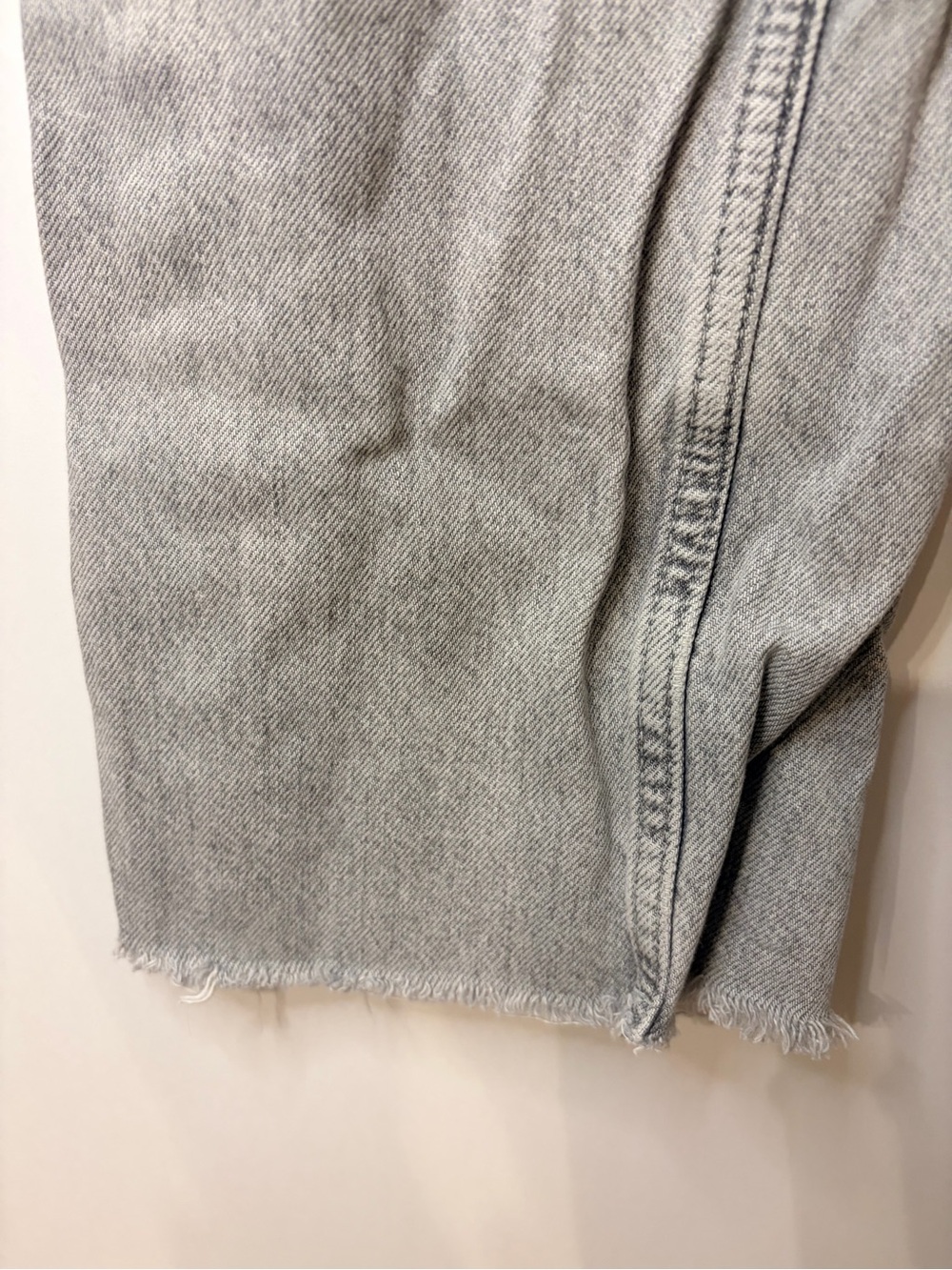 Zara Women’s Gray High Waisted Straight Leg Jeans with a Raw Hem, Size 4 - Picture 3 of 8